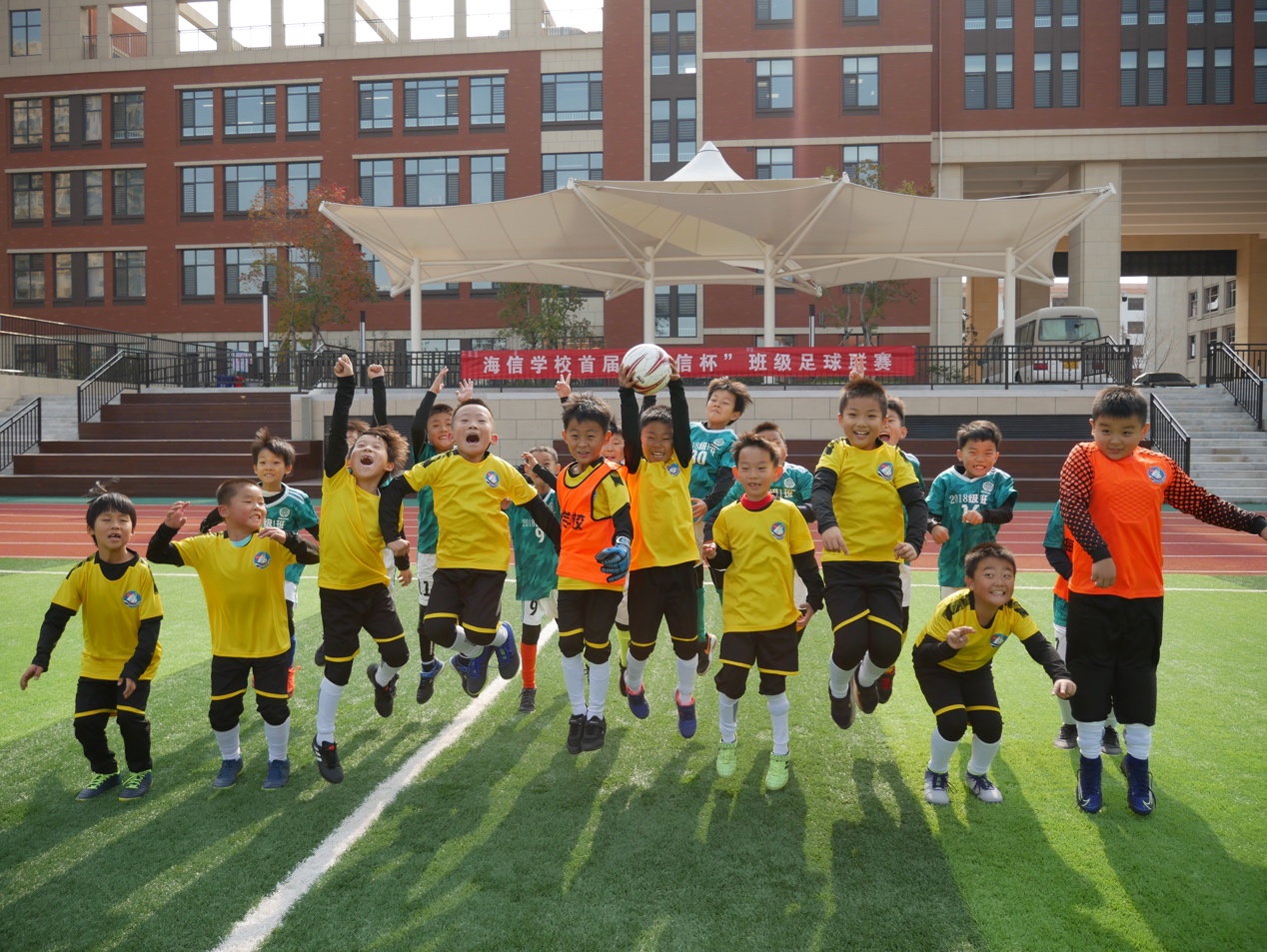 ：海信學校：黑馬是怎樣鍊成的？